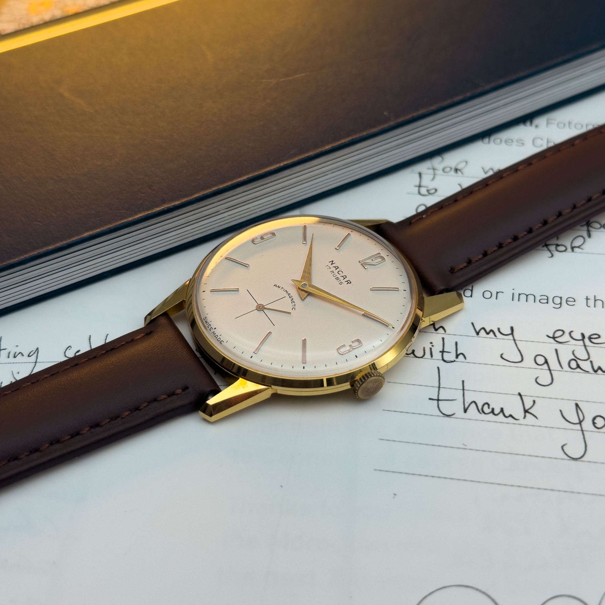 Nacar: 17 Rubis — Mid-Century Minimalist