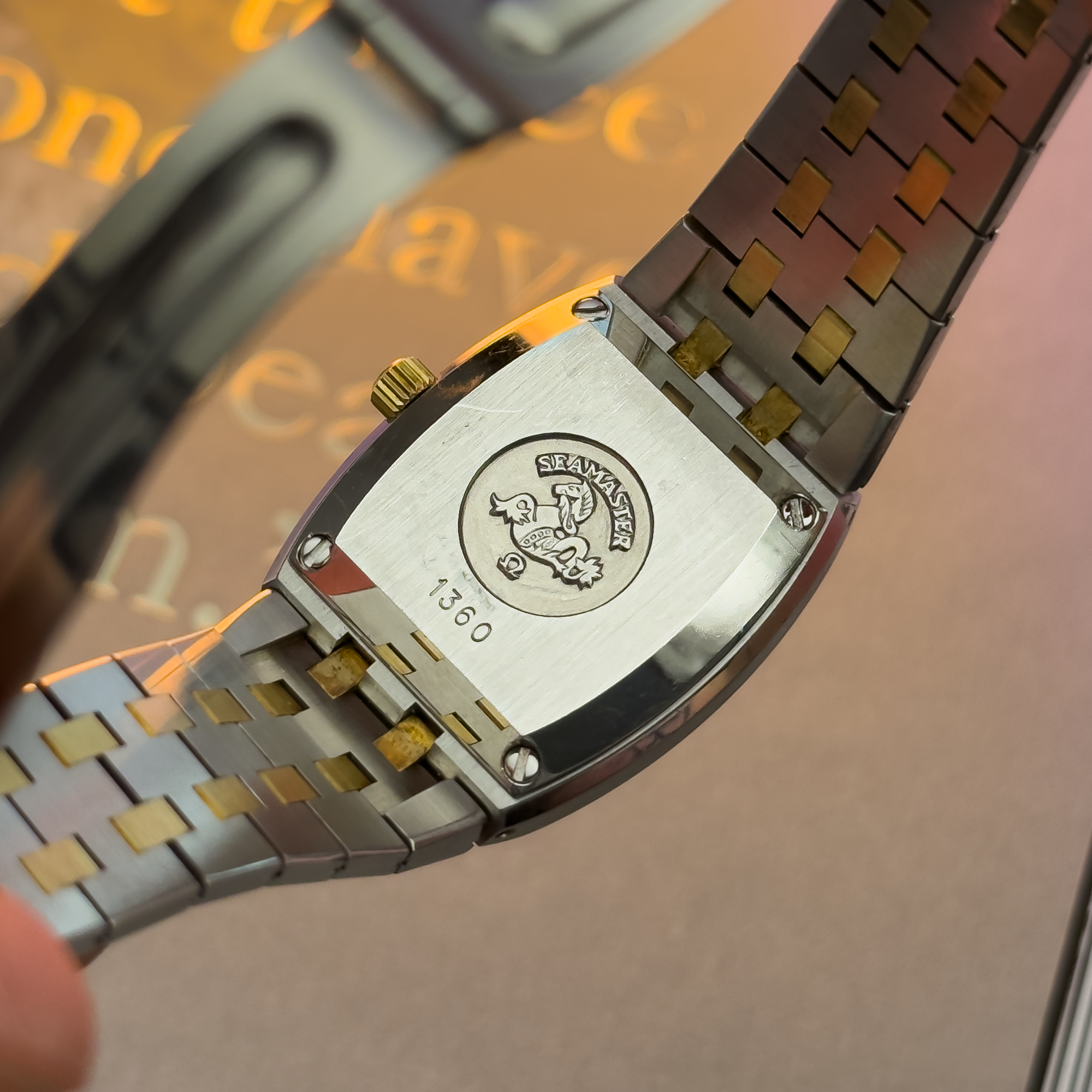 Omega: Seamaster Quartz — Two-Tone Geometric Precision