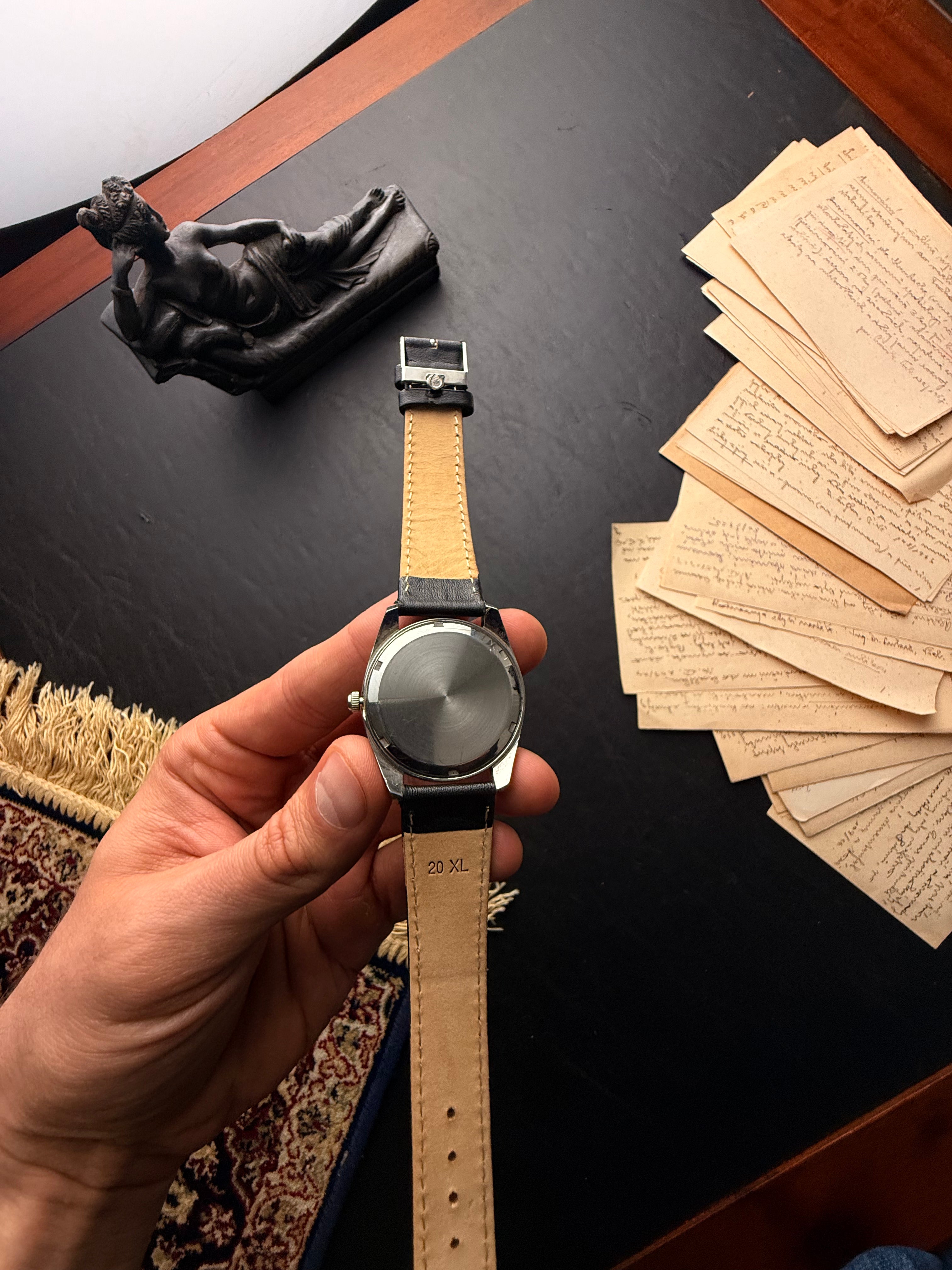 Omega: Seamaster f300 Hz — The Humming Chronometer