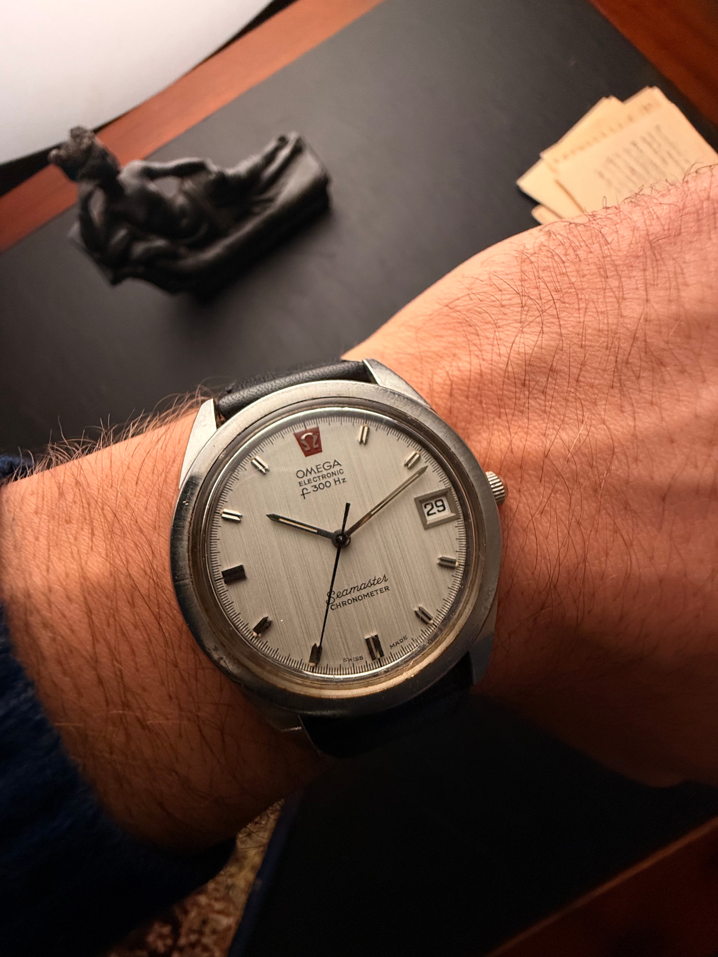 Omega: Seamaster f300 Hz — The Humming Chronometer