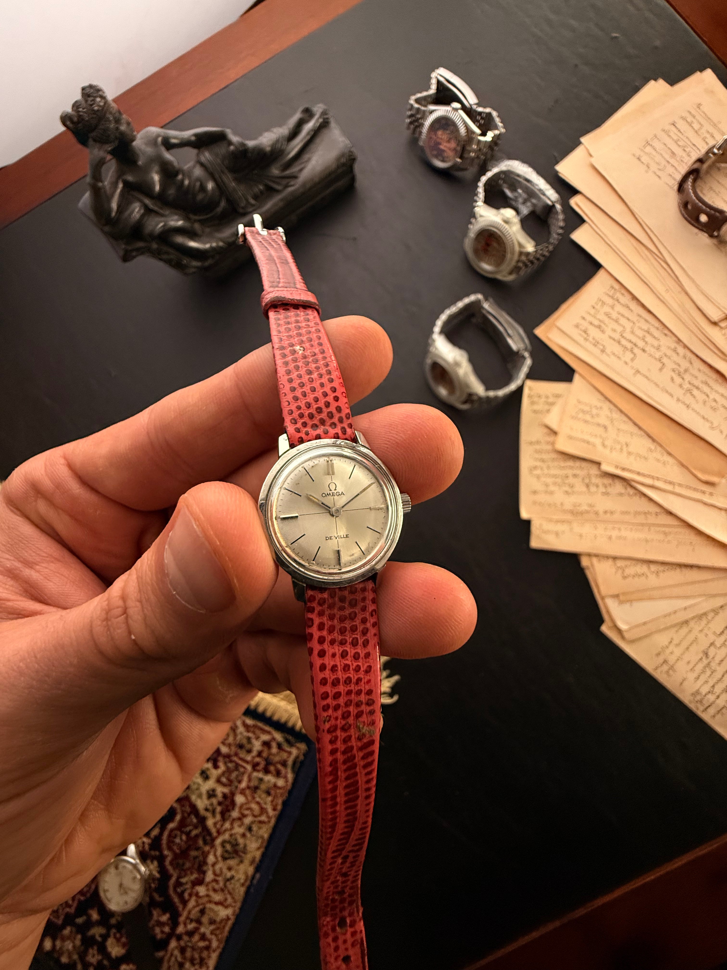 Omega: De Ville — Миниатюрная классика
