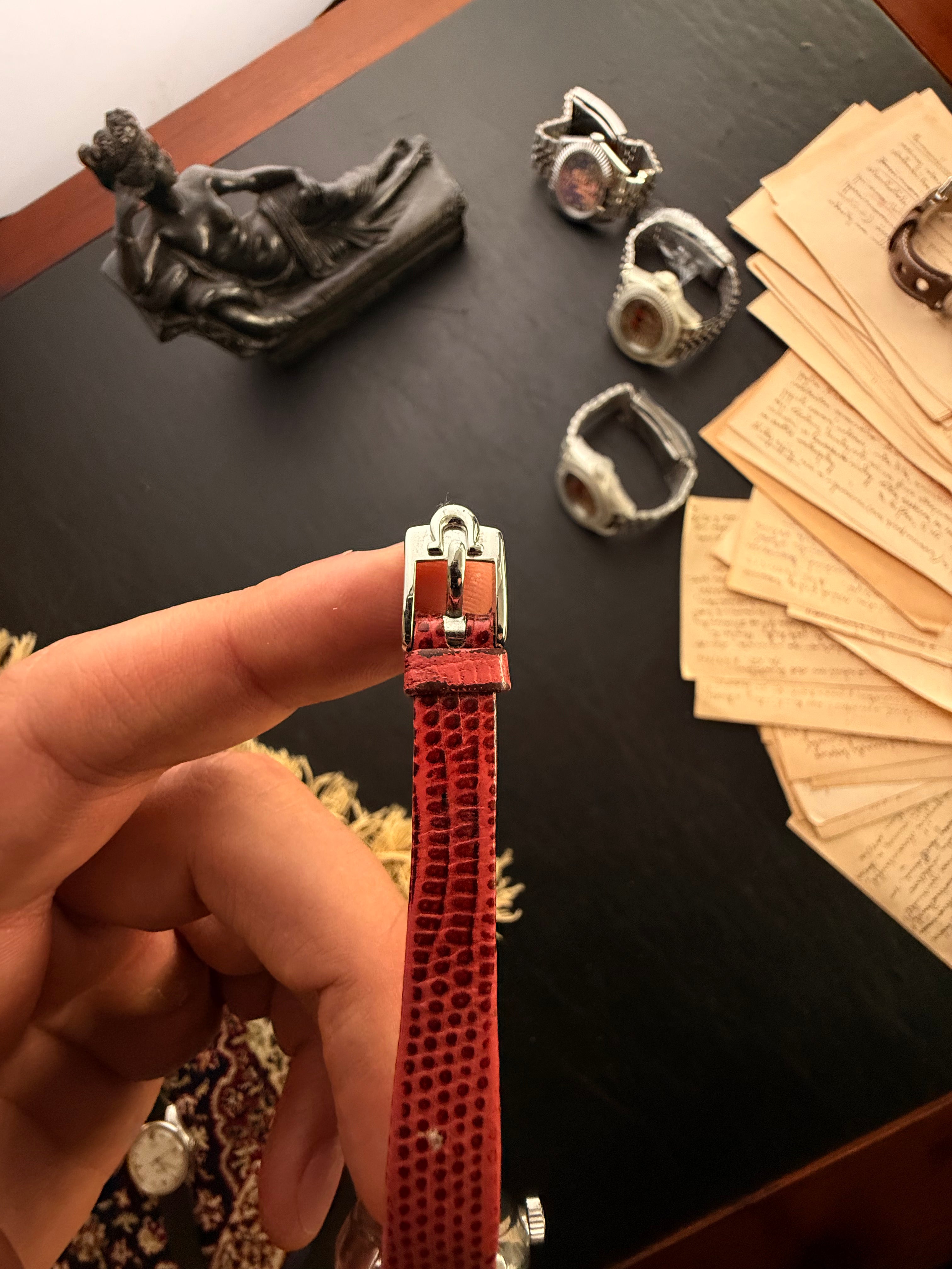 Omega: De Ville — Миниатюрная классика