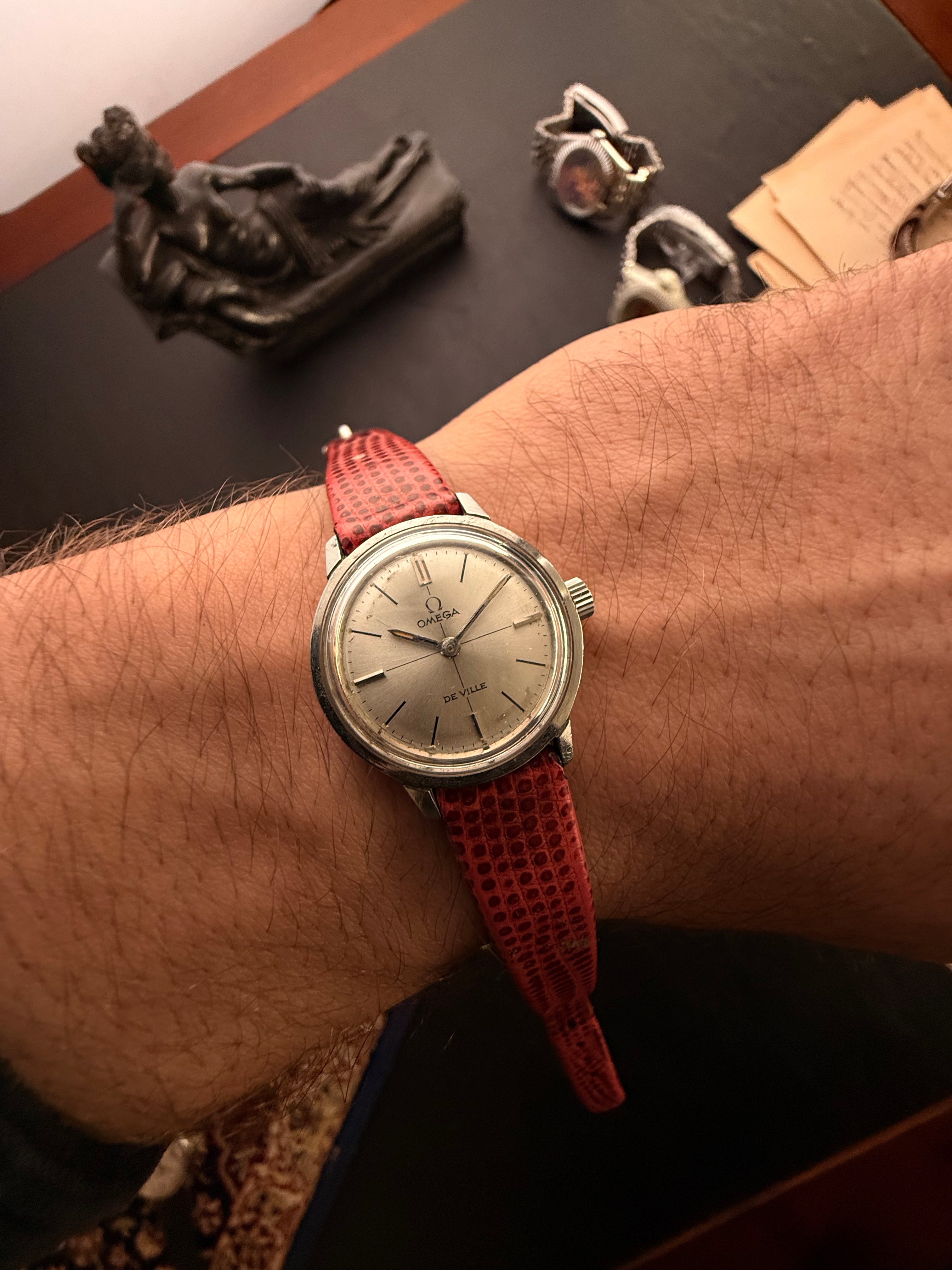 Omega: De Ville — Миниатюрная классика