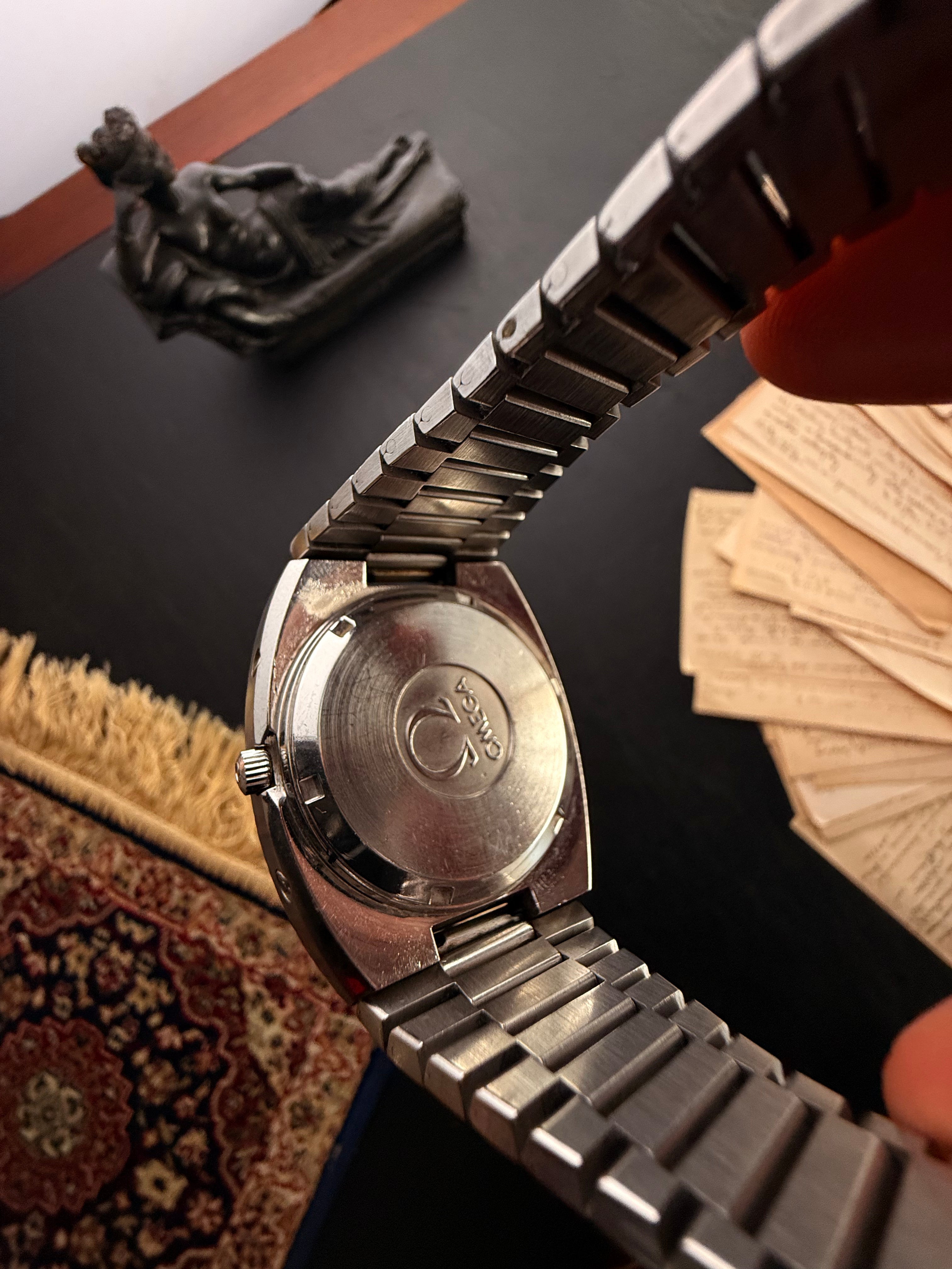 Omega: Genève Megaquartz — The 70s Icon