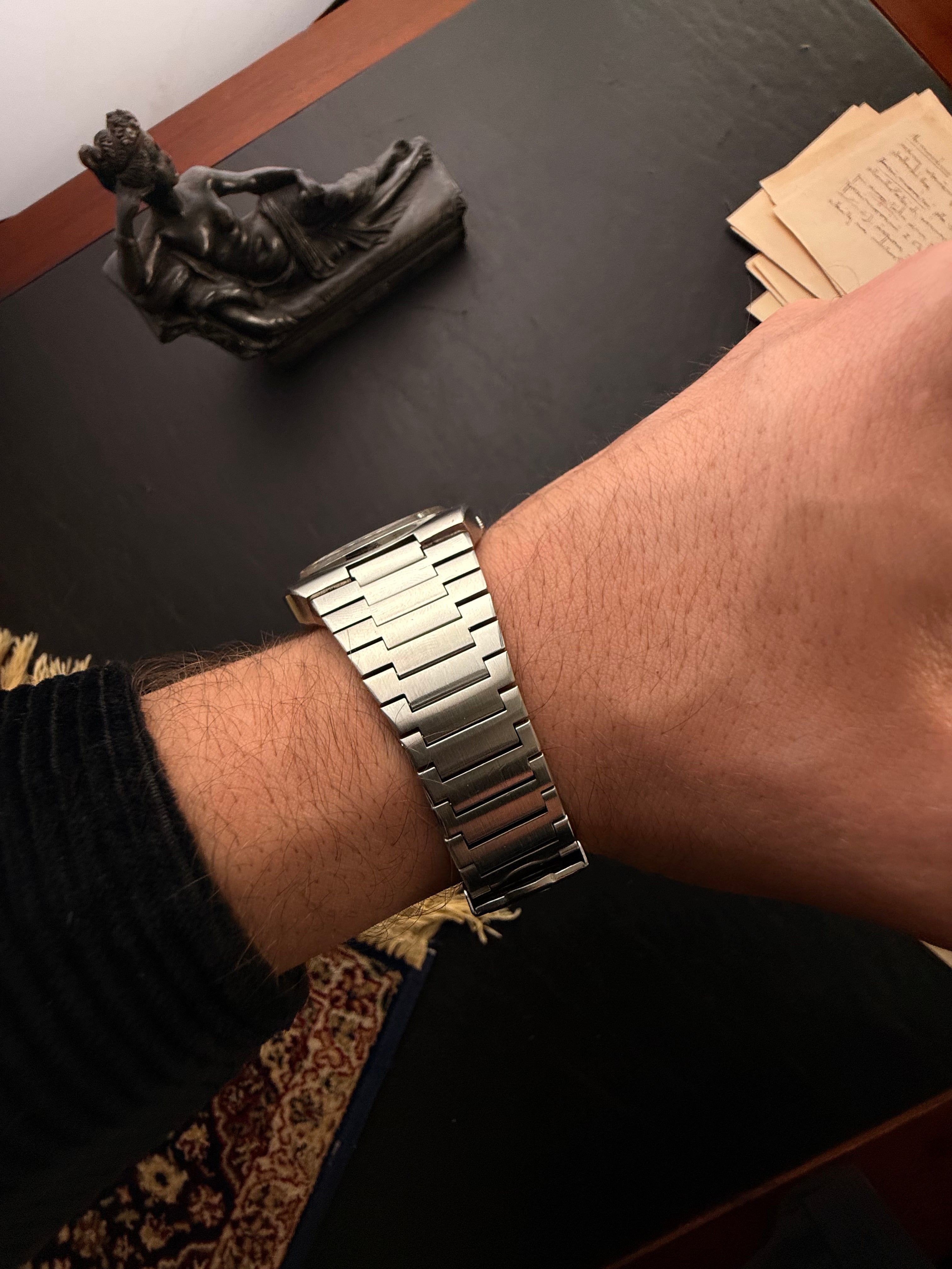 Omega: Genève Megaquartz — The 70s Icon