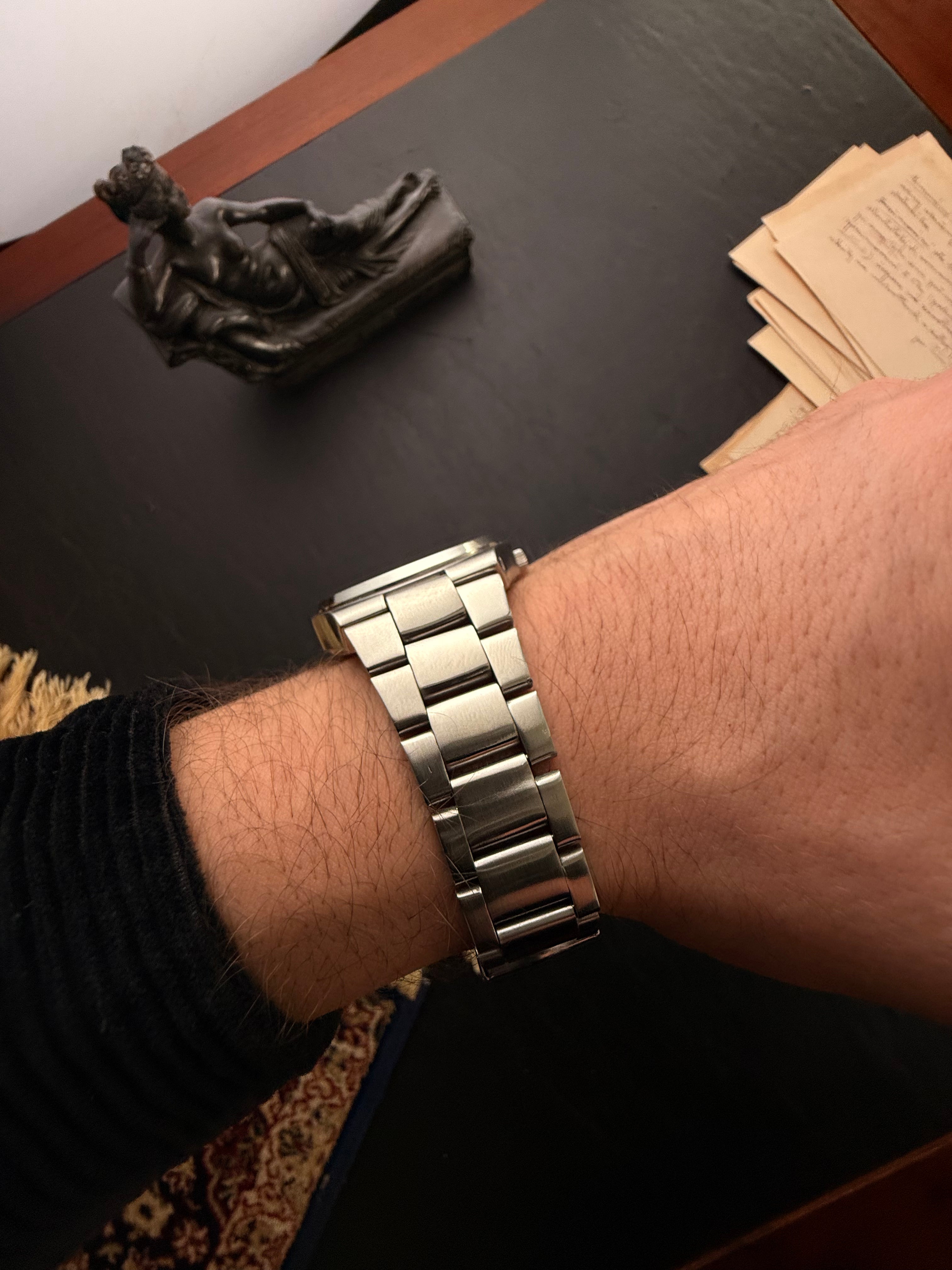 Omega: Seamaster f300Hz — The Hum of Precision