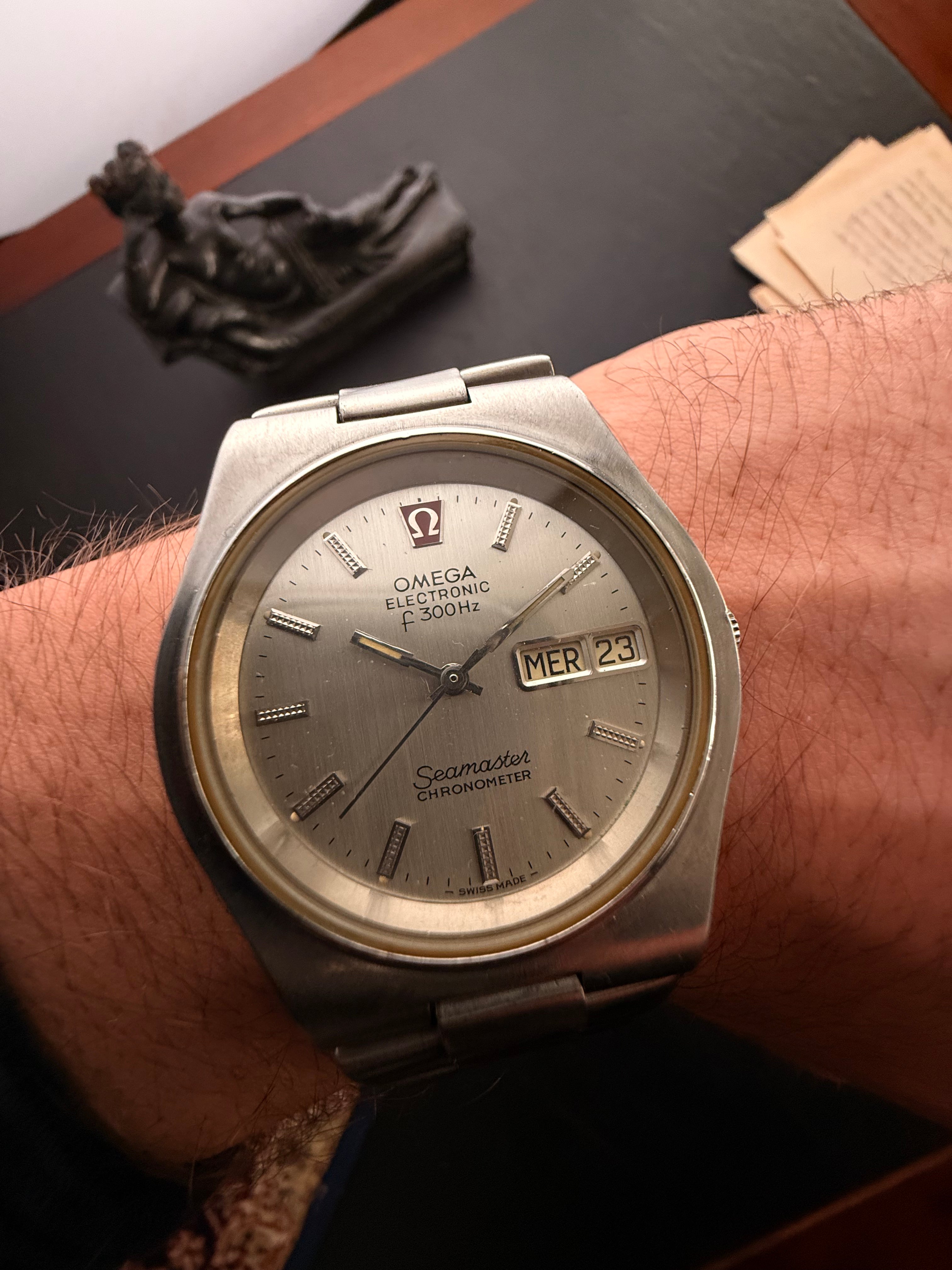 Omega: Seamaster f300Hz — The Hum of Precision