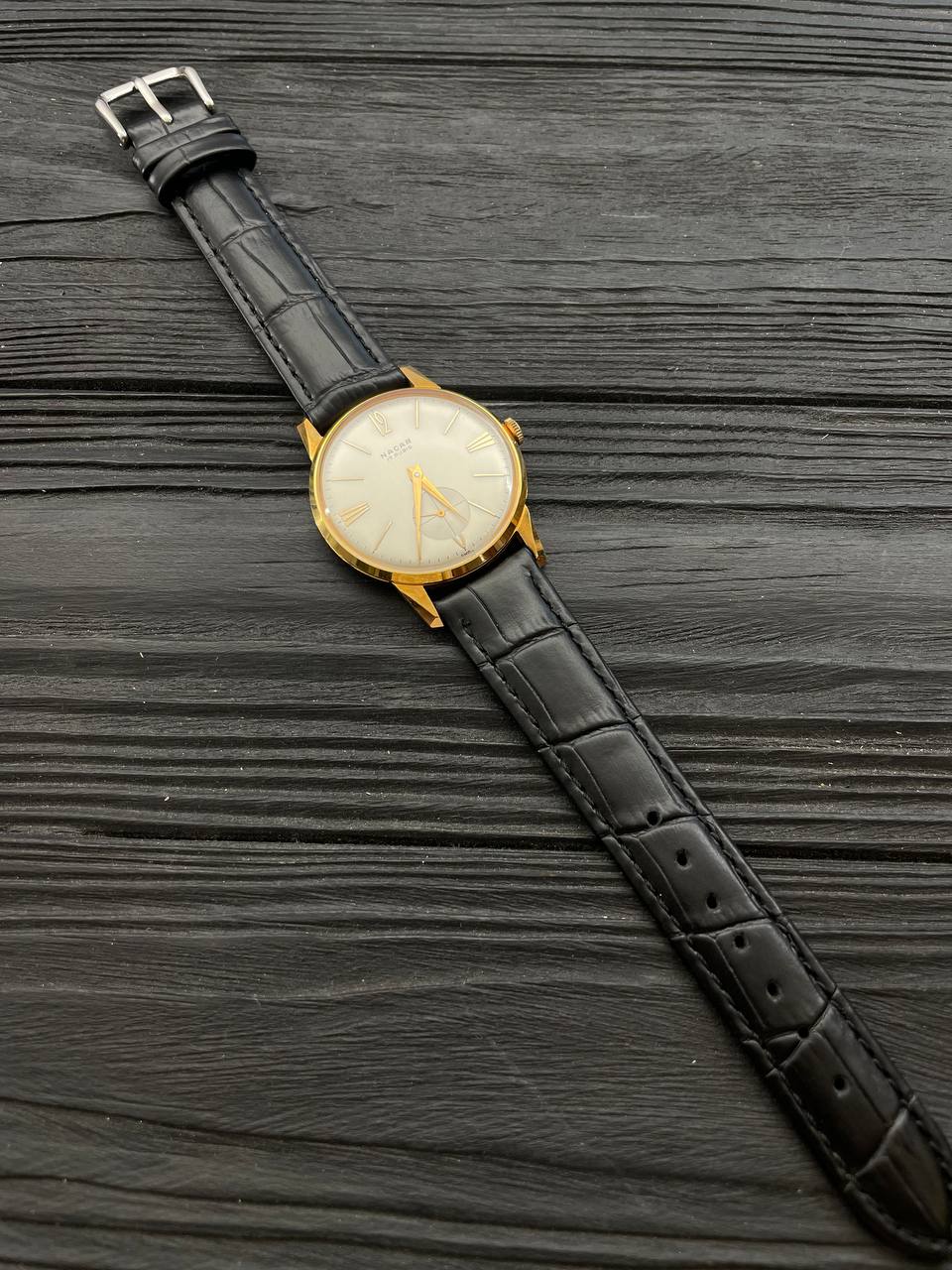 Nacar: 17 Rubis — The Classic Dress Standard